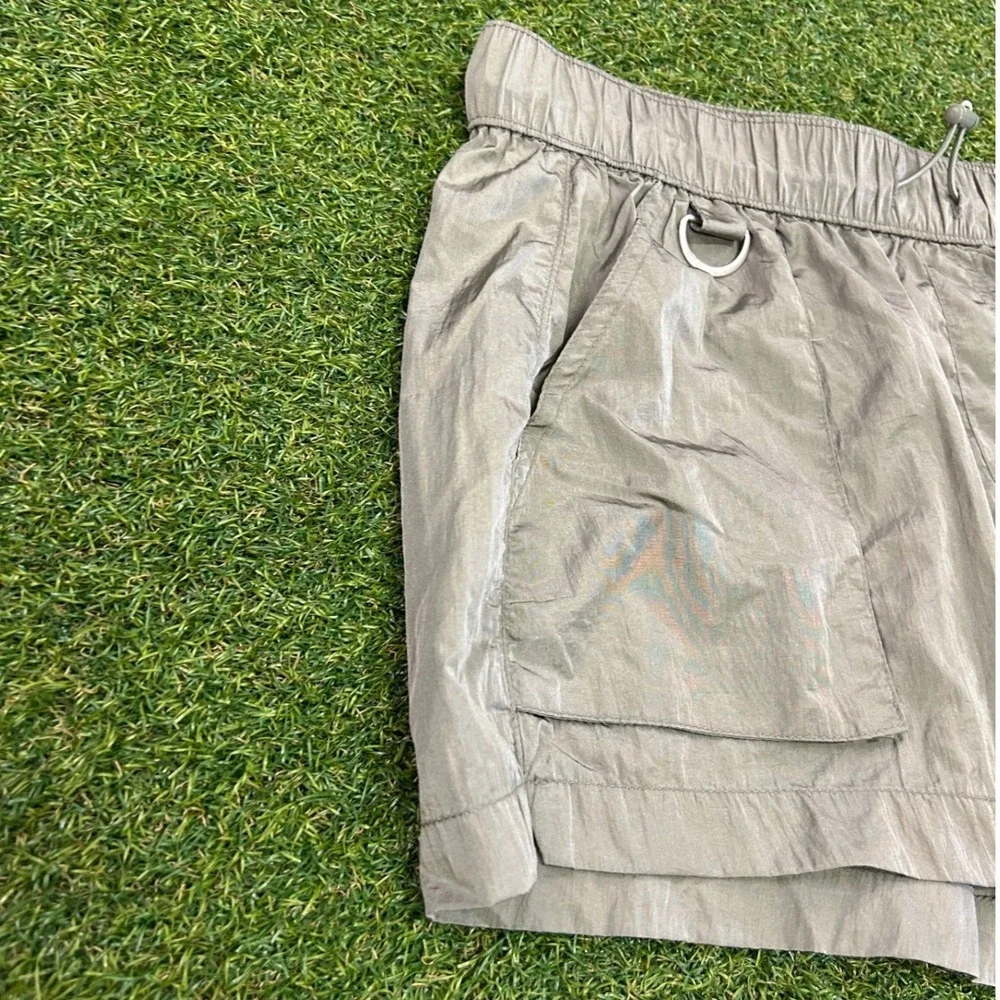 No Boundaries Womens Sage Green Iridescent Utility Cargo Shorts Size M 8-10